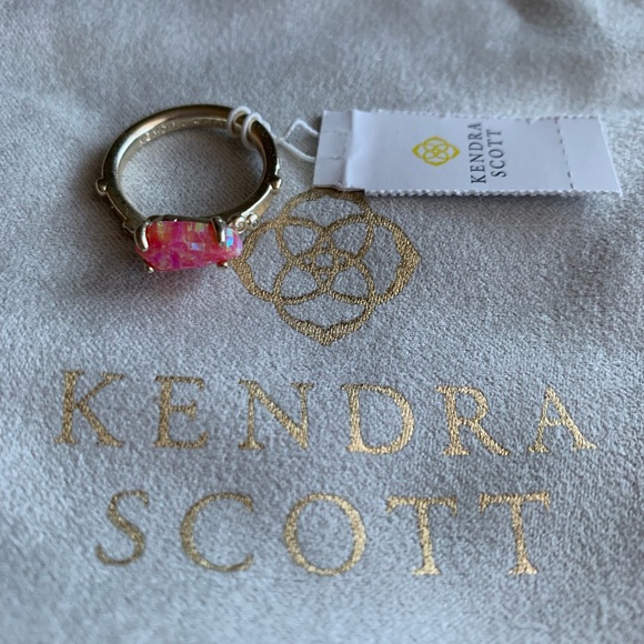 Kendra Scott Jewelry - NWT Kendra Scott Kyocera opal Julia ring